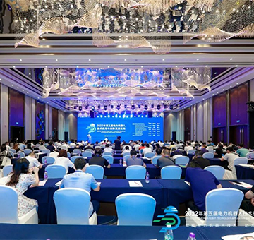 冠能攜智能帶電作業(yè)機器人受邀參加在湖南長沙舉辦的“2022年（第五屆）電力機器人技術(shù)應用與創(chuàng)新發(fā)展論壇”